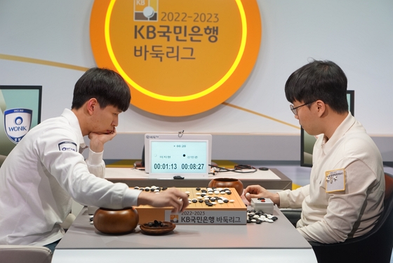 이지현, 신민준 꺾고 4전 전승 