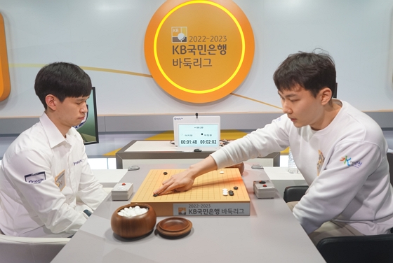 박정환, 신진서 보다 먼저 10승 고지 