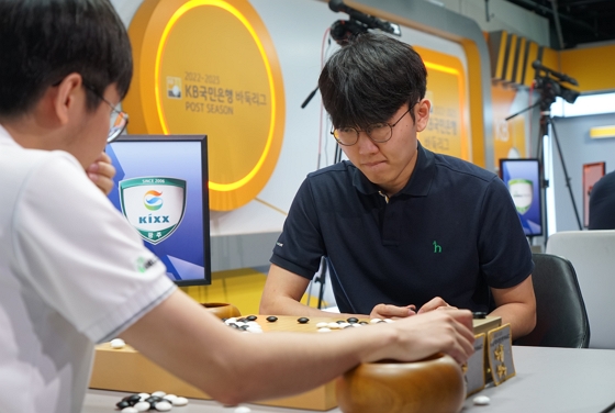 신진서 출격...'오픈 오더' 불리함 이겨냈다