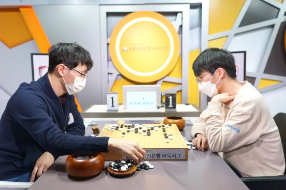 '통산 100승'의 저력...허영호, 심재익 질주 막았다  