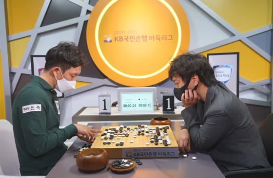 독사에 물린 돌주먹 