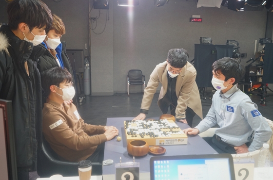 혼신의 4시간 28분...최고령 이창호가 쓴 '반집 드라마' 
