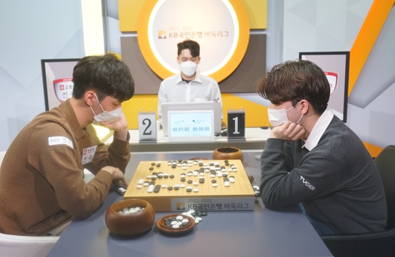 지지 않는 김명훈, 올라서는 정관장 