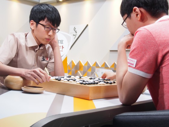 최연소 주장 신진서, 톱 랭커 박정환 꺾고 마수걸이 승! 