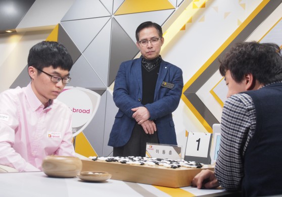 [챔프 1차전]  이동훈, '독사' 예봉 꺾었다  